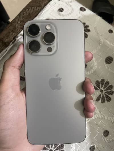 Apple iPhone 15 Pro Max 90 batter health