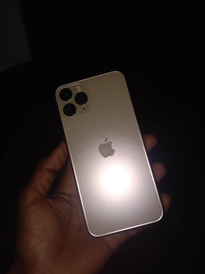 Apple iPhone 11 Pro 4