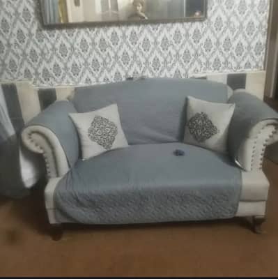 7 setter sofa with table
