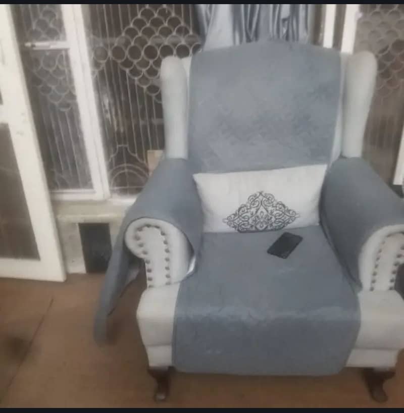 7 setter sofa with table 3
