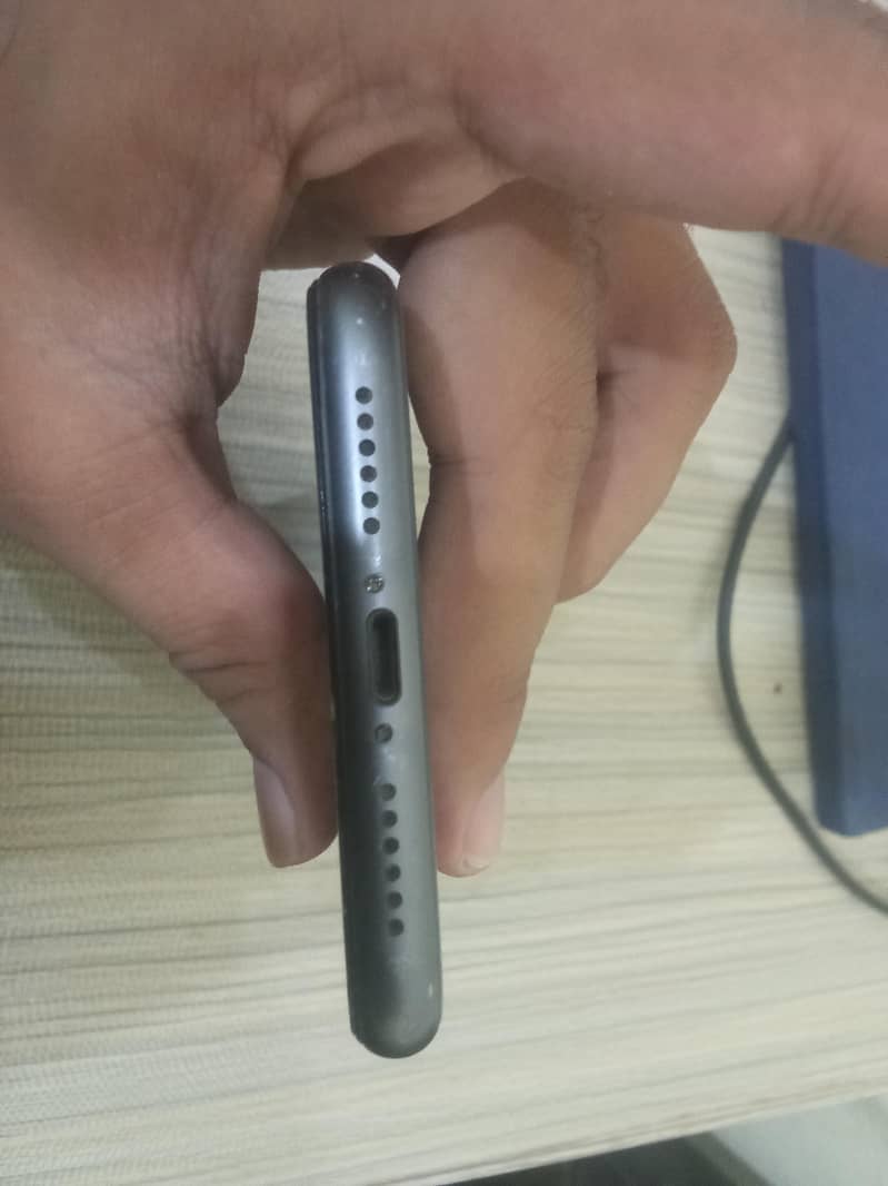 Apple iPhone 11 3