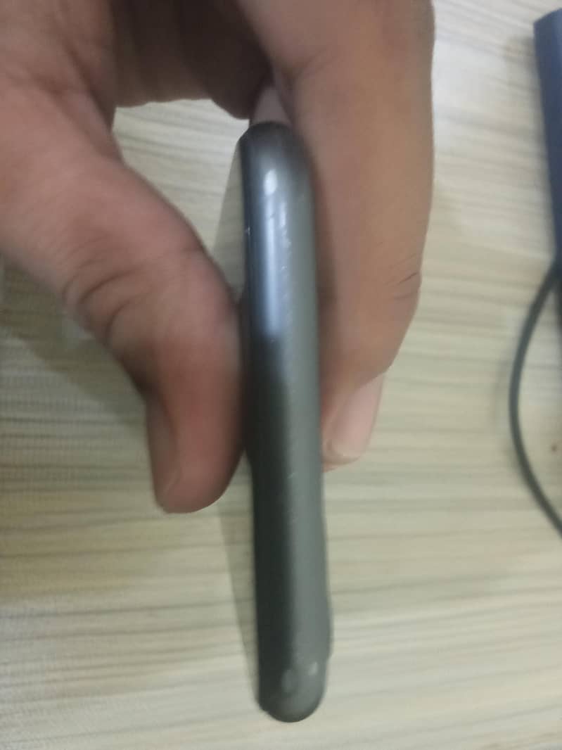 Apple iPhone 11 4