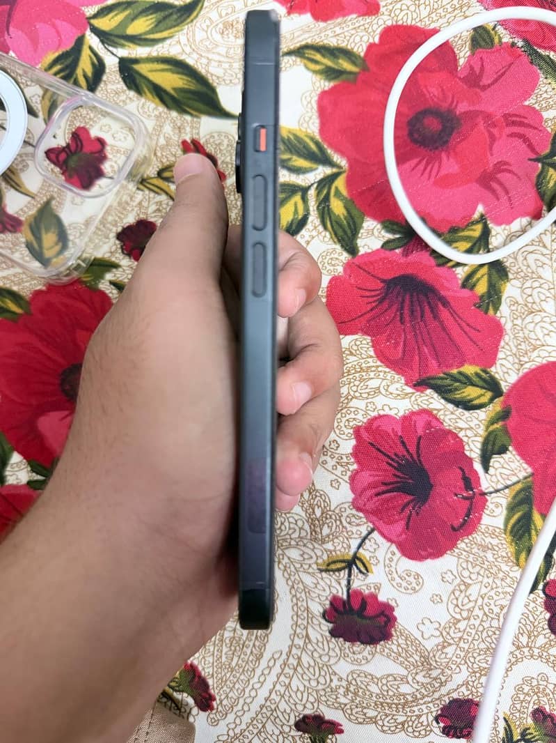 Apple iPhone 15 2