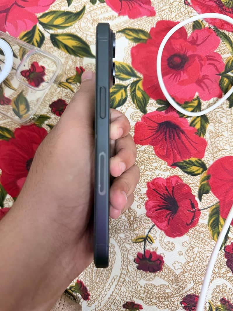 Apple iPhone 15 3
