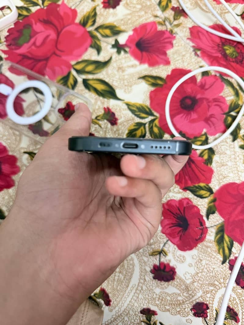 Apple iPhone 15 5