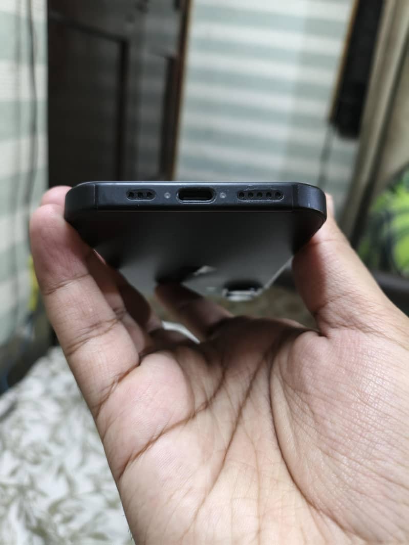 Apple iPhone 16 2