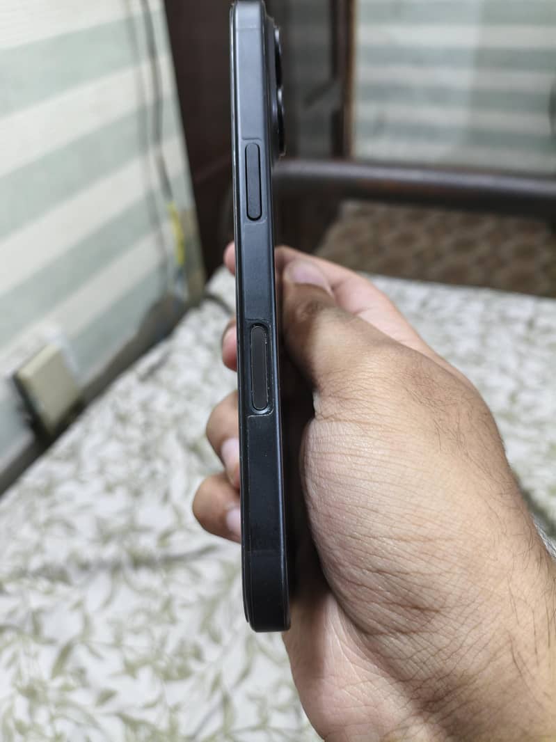 Apple iPhone 16 3