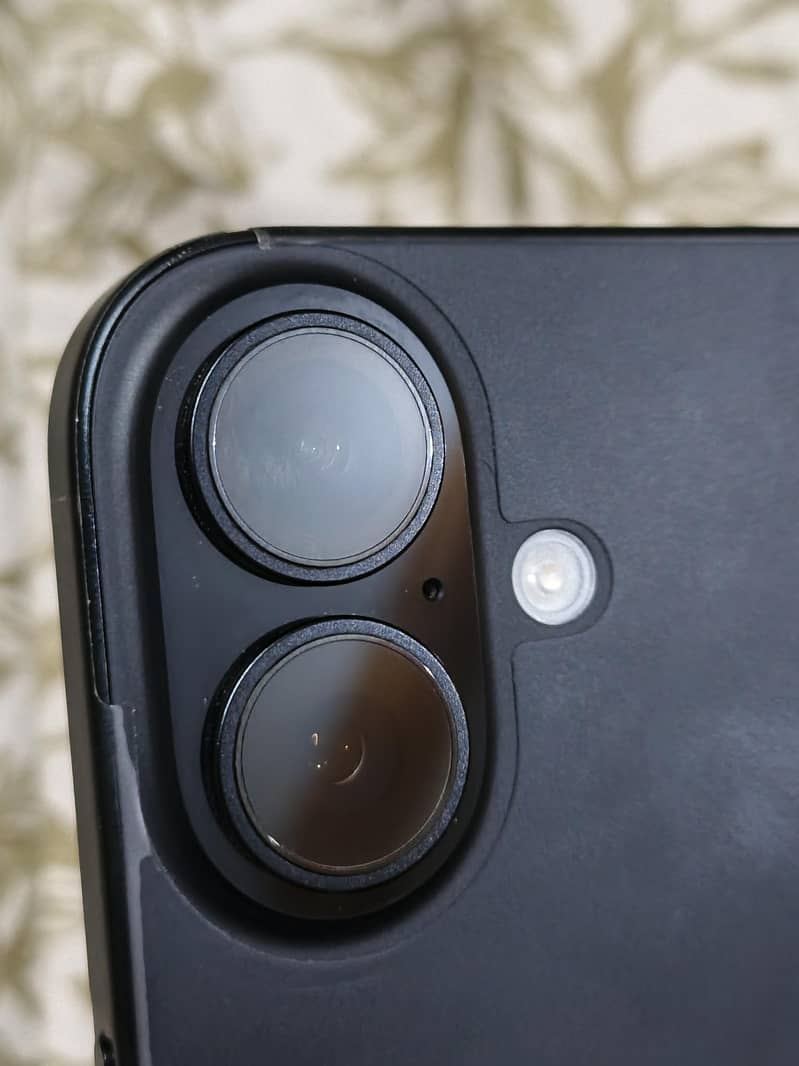 Apple iPhone 16 7