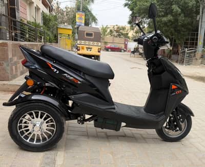 3 wheel electric scooty