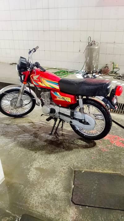 united 125