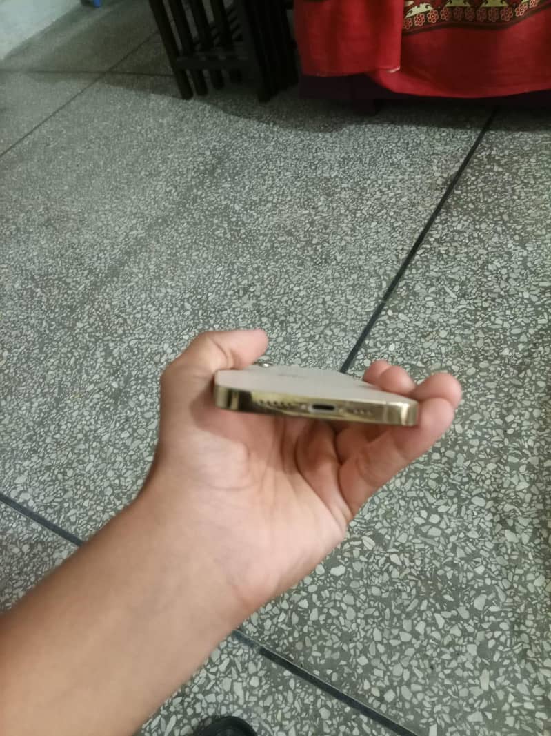 Apple iPhone 12 Prot 3