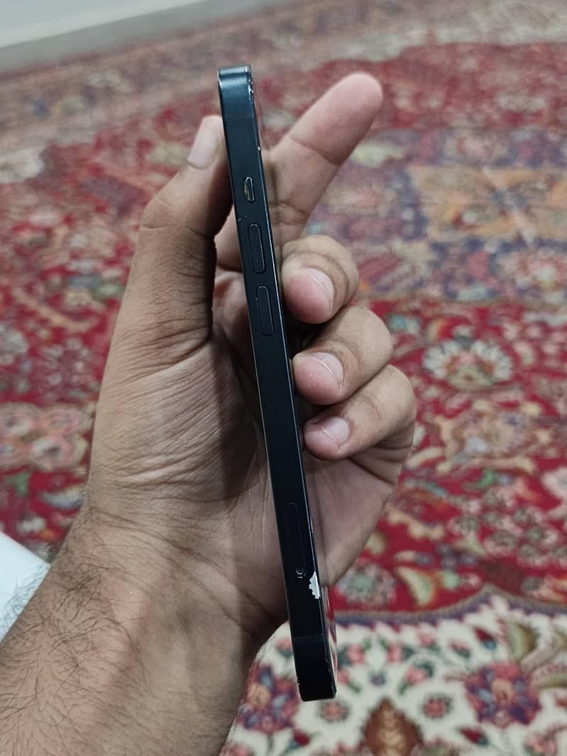 iPhone 13 4