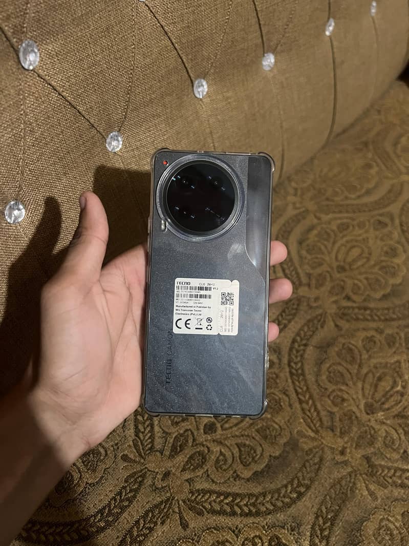 Tecno CAMON 30 0