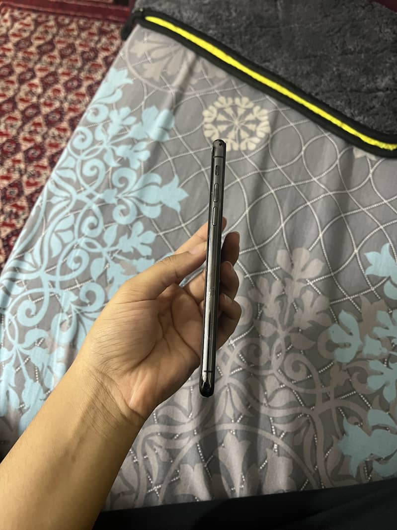 Apple iPhone X 3