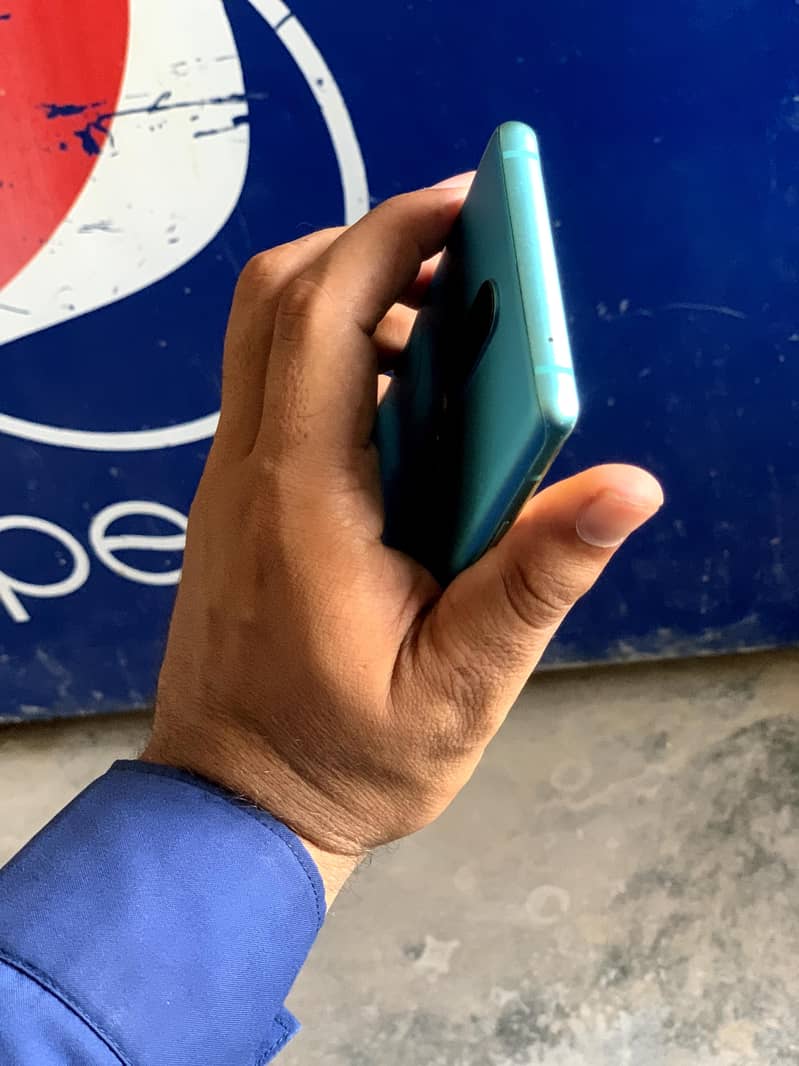 Apple iPhone 13 1