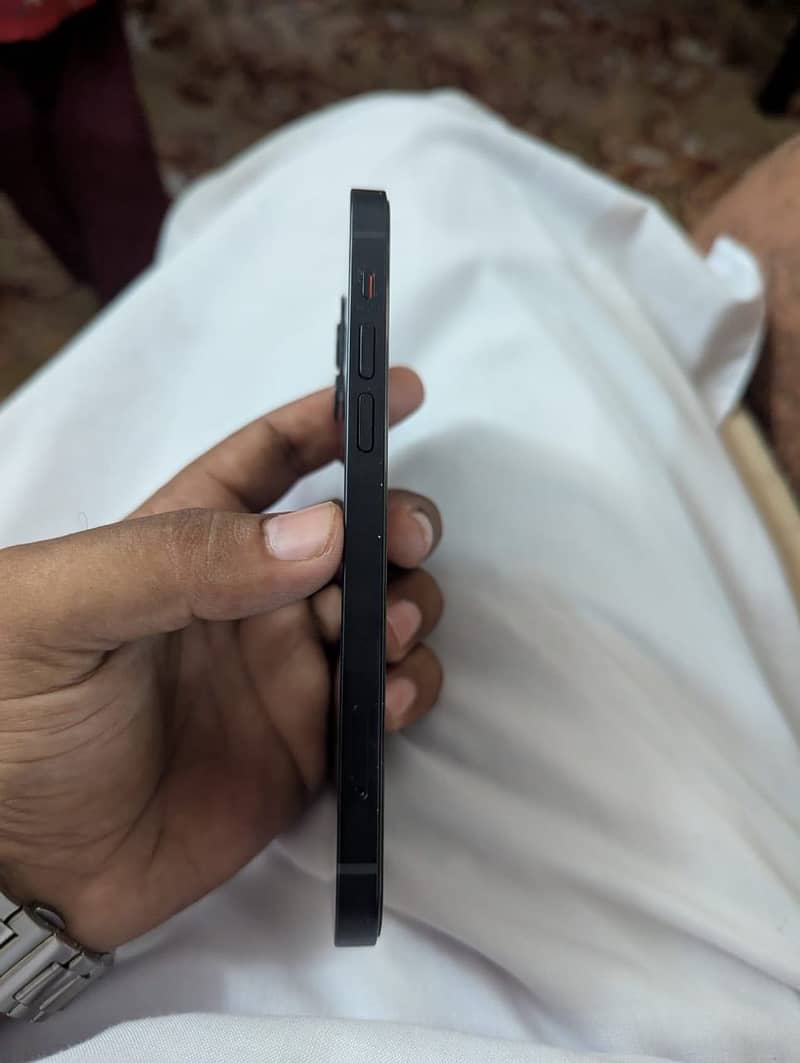 Apple iPhone 12 3