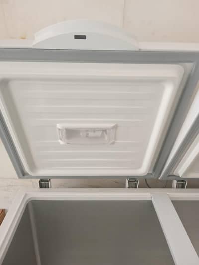 Dawlance deep freezer is for sale