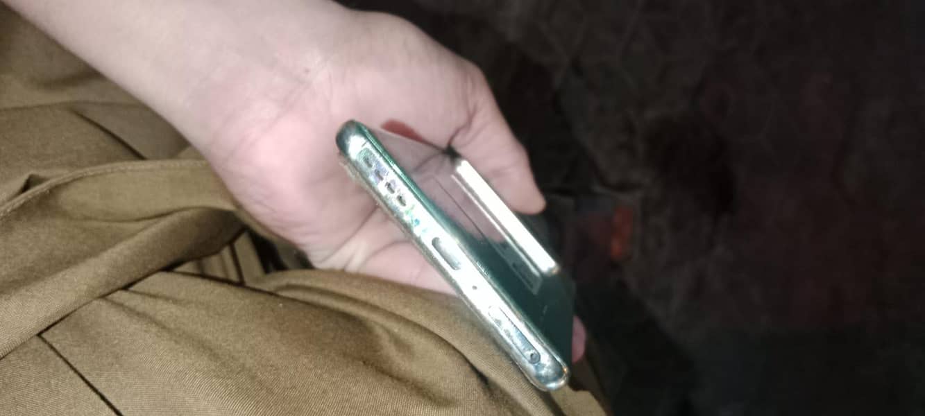 Infinix Note 40 Pro 4