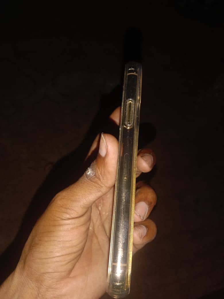 Apple iPhone 11 Pro 4