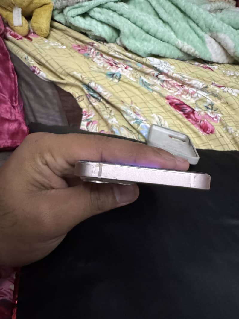 Apple iPhone 13 1