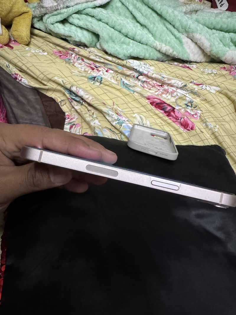 Apple iPhone 13 5