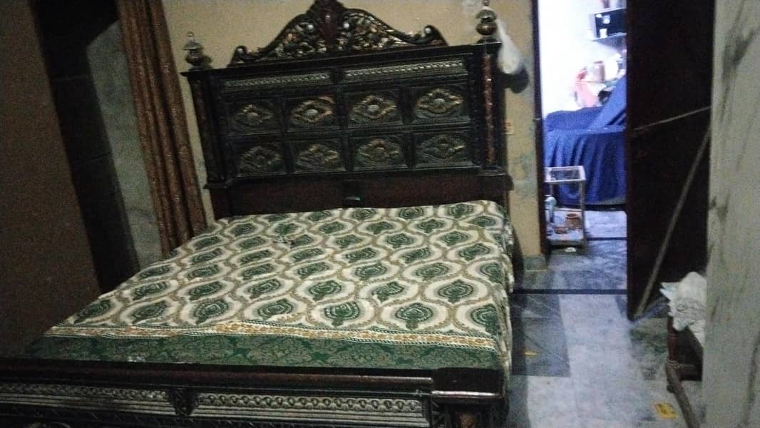 king bed good condition 0