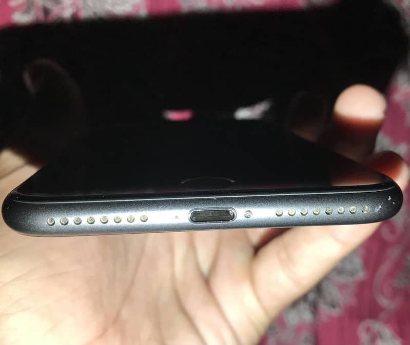 Apple iPhone 8 Plus 3