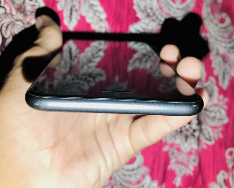 Apple iPhone 8 Plus 5