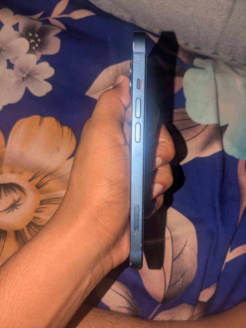 Apple iPhone 13 2