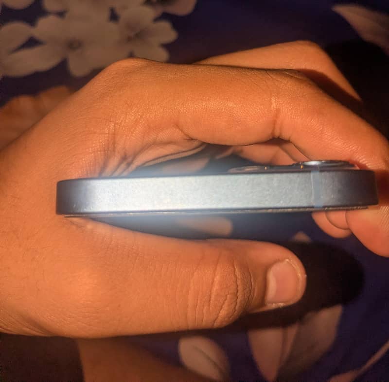 Apple iPhone 13 5