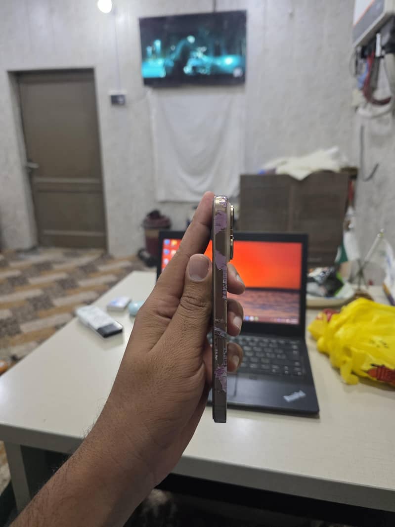 Apple iPhone 16 Pro 1