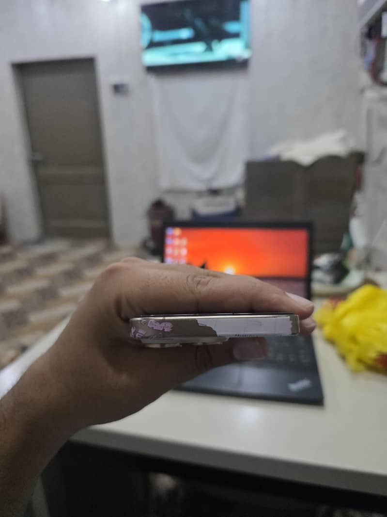Apple iPhone 16 Pro 4