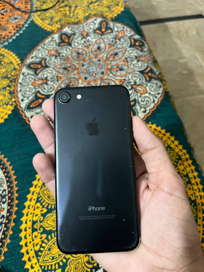 Apple iPhone 7 0
