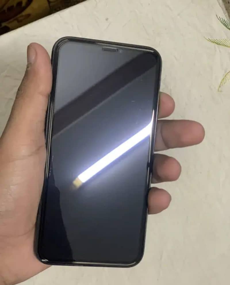 Apple iPhone 11 Pro 2