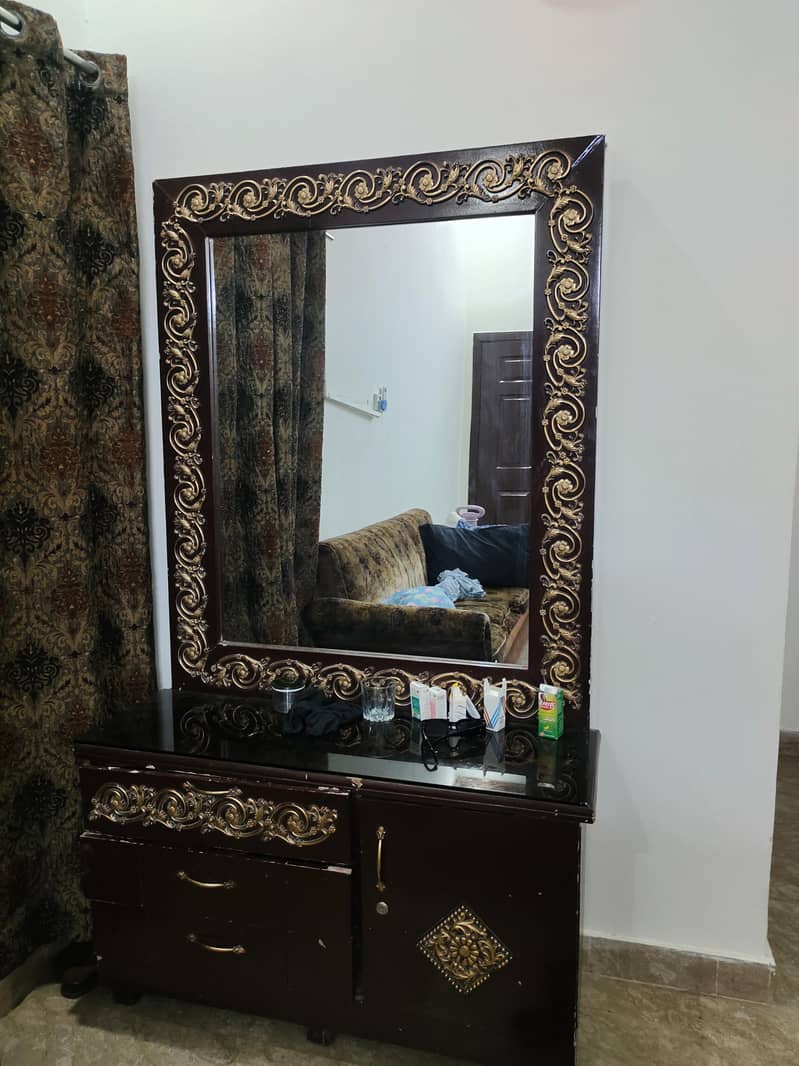 Stylish Dressing Table 0