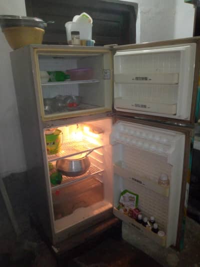 dawlance medium fridge all ok hai 03096268762