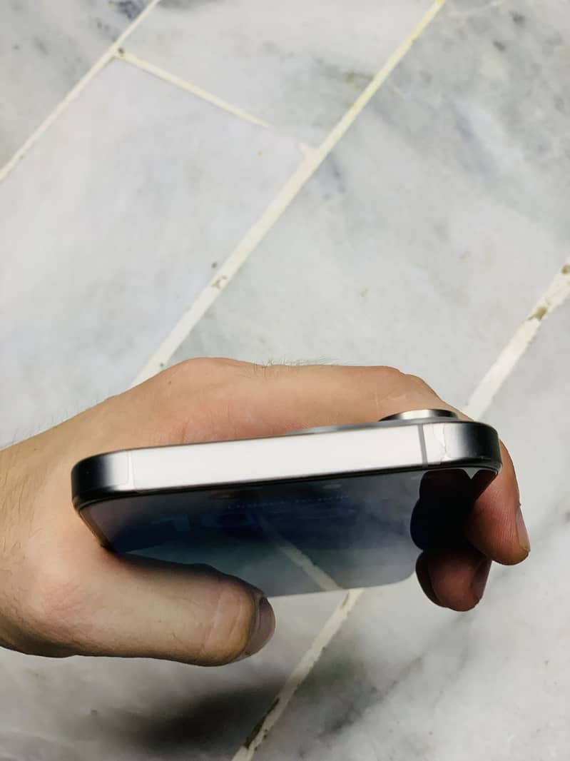 Apple iPhone 15 Pro Max 3