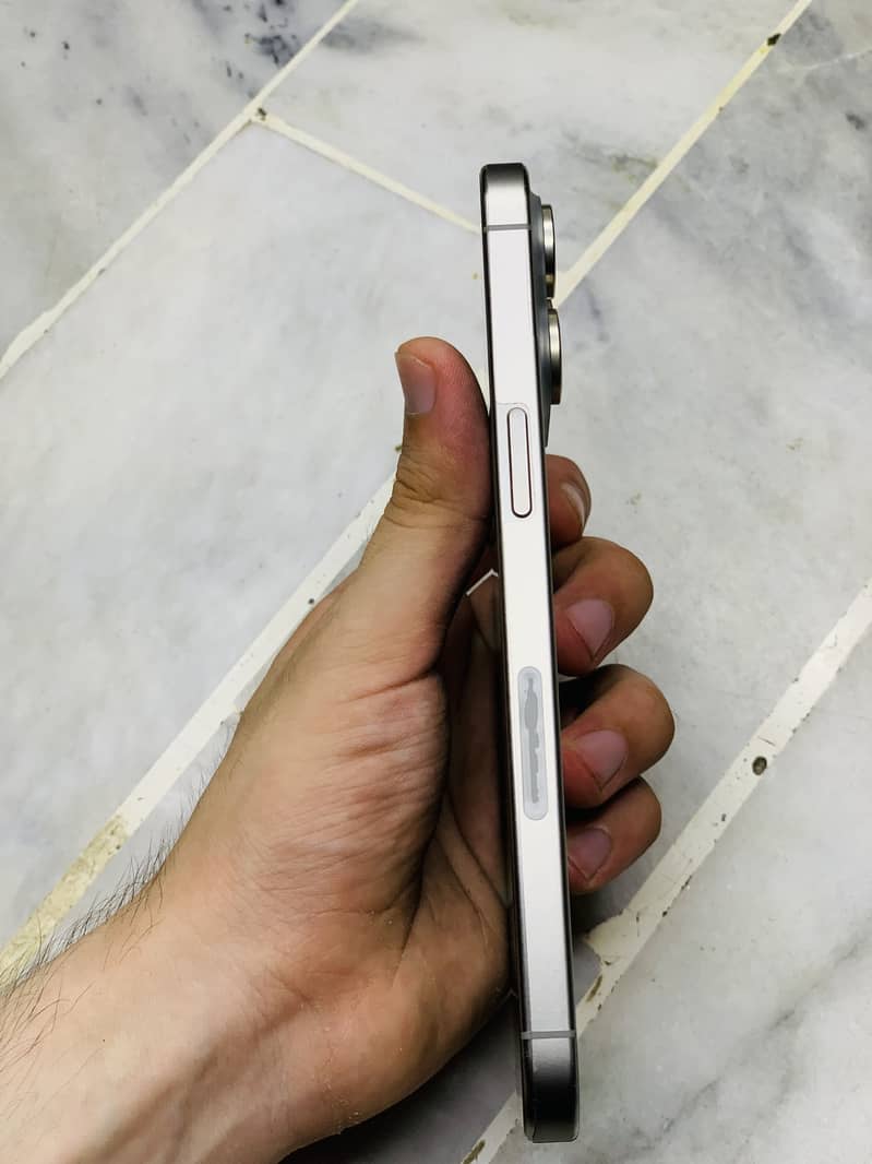 Apple iPhone 15 Pro Max 5