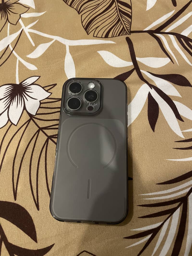 Apple iPhone 16 Pro 1
