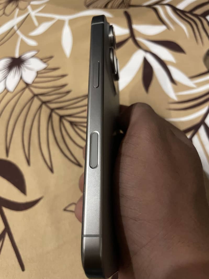 Apple iPhone 16 Pro 5