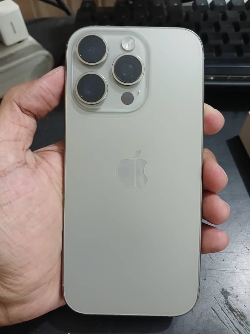 Apple iPhone 16 Pro 1