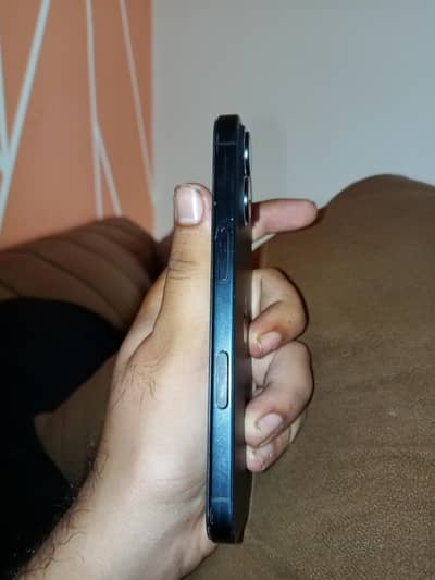 Apple iPhone 16