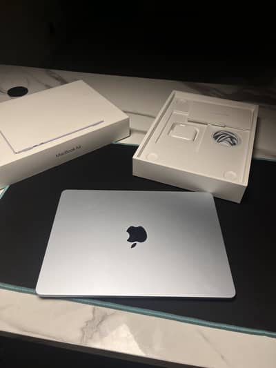 Macbook Air M4–Just Box Opened —4 Cycles In Apple Warranty— With Box