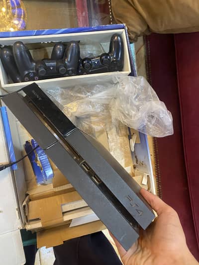 10 by 10 condition ps4 500gb with box