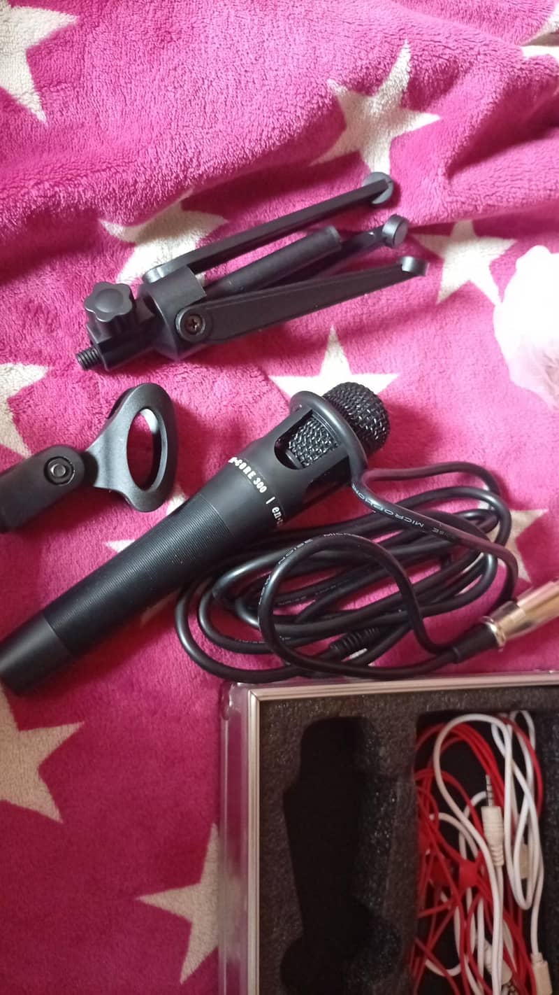 complete mice set. . . 4