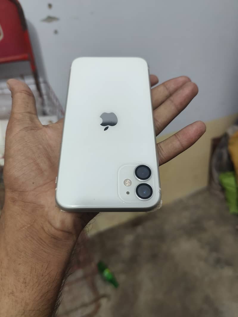 Apple iPhone 11 4