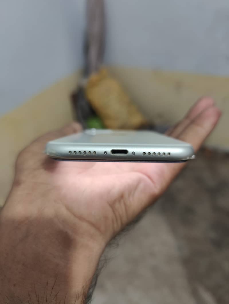 Apple iPhone 11 6