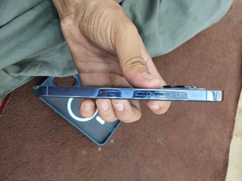 Apple iPhone 13 Pro 4