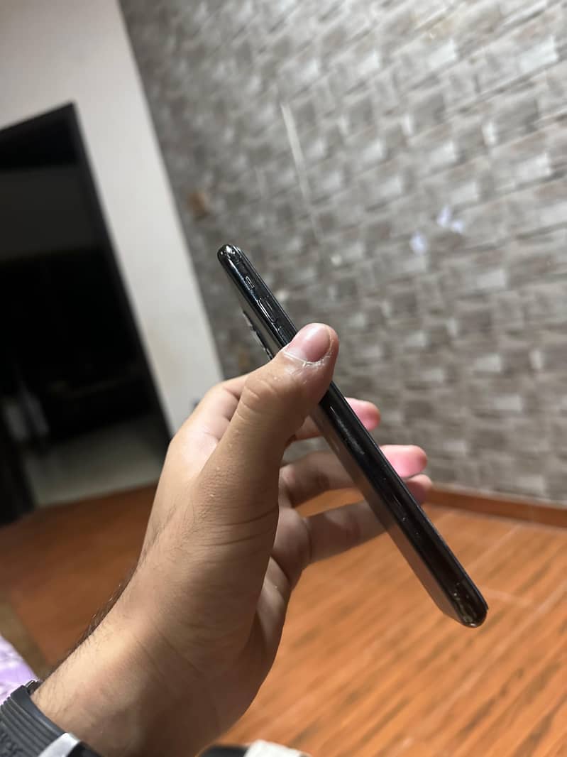 Apple iPhone 11 Pro Max 4