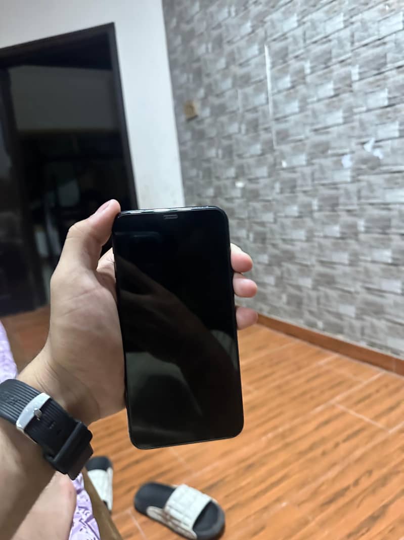 Apple iPhone 11 Pro Max 6